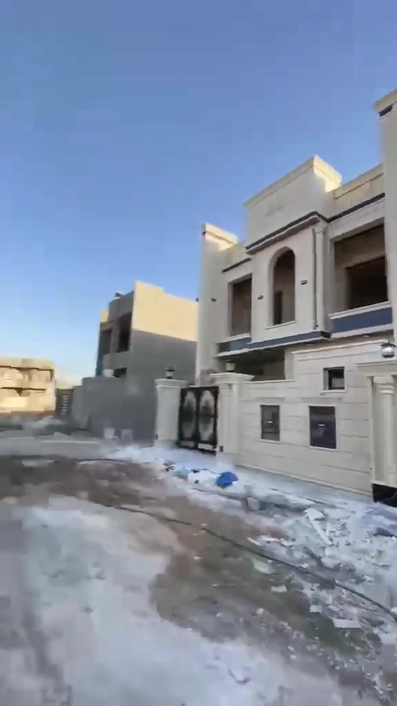 بيت للبيع المساحه 150م الواجه 7:5 في منطقة التصنيع قريب على شارع 60 خلف علوة سمك الاستفسار الاتصال *********** او مراجعه مكتب الرزاق
