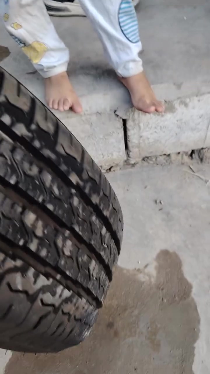 السلام عليكم سبير ستاركس تاير جديد بس ركعه وحده بي المكان النجف ***********
