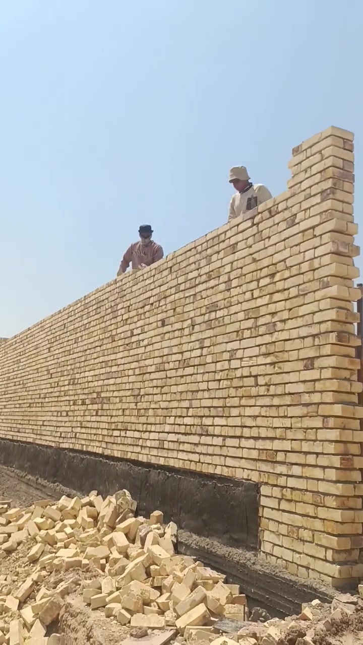 خلفه بناء على دبل وقطعي  اتصل ودلل بلخدمه موجود كادر 4خلقات ***********
