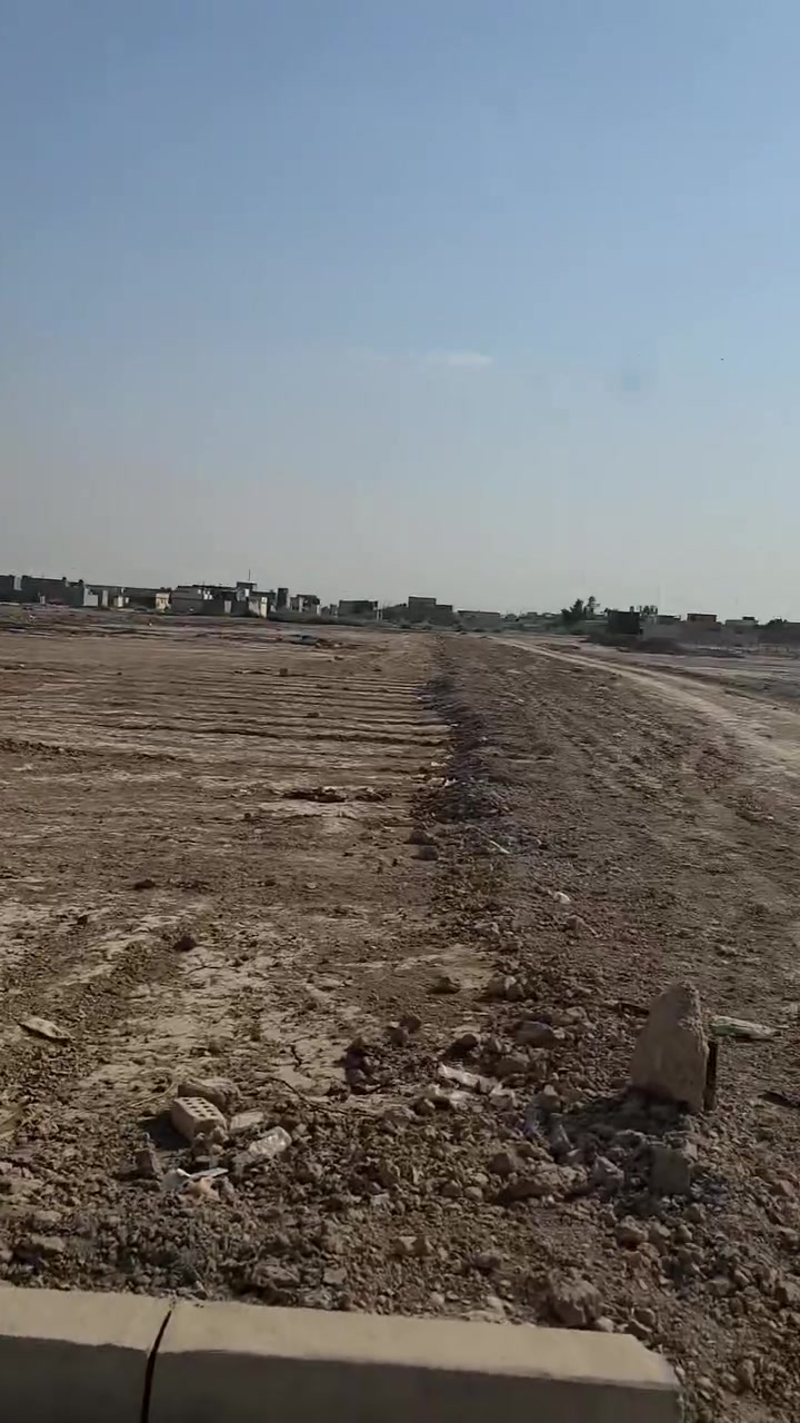 سلام عليكم قطع اراضي ٢٠٠ متر مربع الموقع بغداد الرصافه منطقه سبع اقصور نهايه  شارع ابو احمد قرب شارع ٢٠ 
الخدمات المتوفره.. مجاري ..ماء  ... كهرباء ....
باقي التفاصيل اتصل للاستفسار ***********
