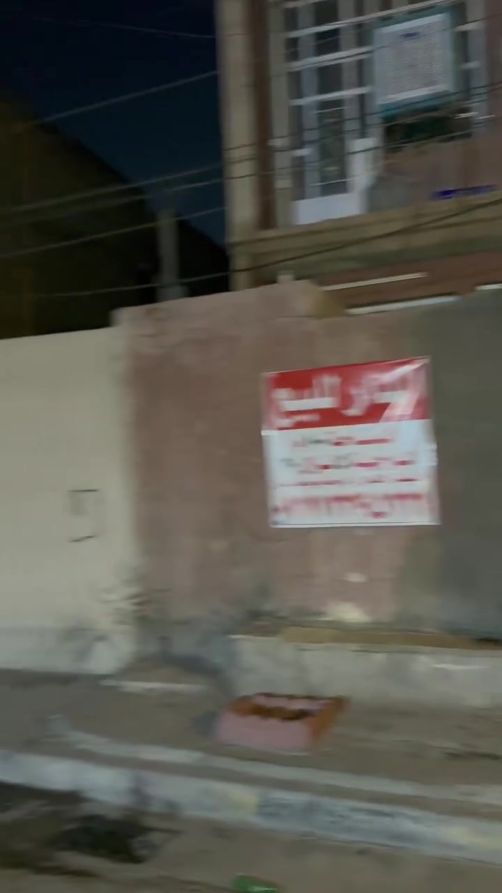 بيت للبيع مساحه 100 متر طابق الاول يحتوي على صاله ومطبخ حار وبارد وصحيات وغرفه طابق ثاني يحتوي على غرفتين نوم وحولي بنص وطابق ثالث السطح يحتوي على غرفه او مخزن عنوان الحريه حي السلام للتواصل ***********
