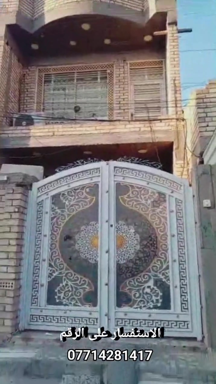 سلام عليكم دار  للبيع في حي السفير شارع 12 قرب حسينيه ابو الفضل العباس ع المساحه 125متر الواجه 5 والنزال 25 طابقين 
البيت يحتوي على (استقبال)   (وصاله) (و4 غرف نوم) (وصحيات3) الاستفسار ع الرقم ***********
