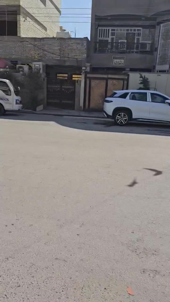 دار للبيع ١٠٠ متر واجهه ٤ متر ونزال ٢٥ قاطع واحد غرفة وصالة وحمام وصالة مطبخ تركي واستقبال وسطحين بناء جديد شارع السمجة عرض الشارع ٣٠ متر السعر ١١٠ وبي مجال الاتصال على الرقم ***********

