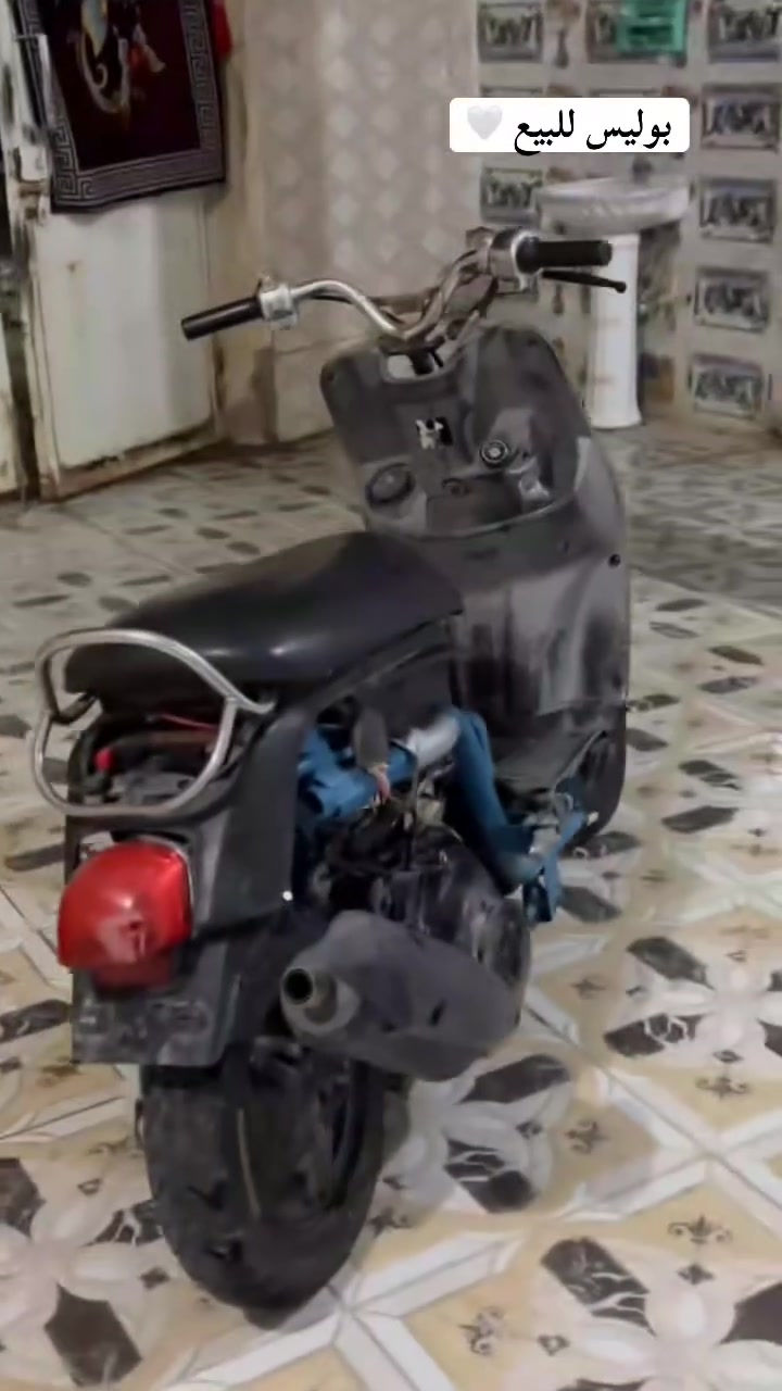 سلام عليكم دراجه بوليس للبيع
دراجه نقص بس كفرات 
دراجه شلعه ومعدل خير من الله 
نوزل محور كابريتر بلادي 
صالنصه MF 
مكان كوت شارع النفط 
السعر 300 وبيها مجال حك الجيه 
الرقم ***********
