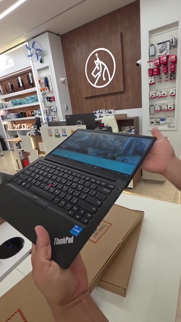فخامة الينوفا E14 💻⚡

 Lenovo ThinkPad E14

🔹 المعالج: Intel Core i5 – الجيل 11
🔹 الرام: 8GB
🔹 التخزين:  SSD 256GB
🔹 كرت الشاشة: Intel Iris Xe Graphics
🔹 الشاشة: IPS 14 إنج 

🔹 مناسب للدراسة، العمل، البرمجة، التصفح و الاستخدام المكتبي 

متوفر الآن بالنقد و الأقساط على مصرف الرافدين 

العنوان كربلاء حي البلدية قرب فلكة قنوات كربلاء 
الضمان 30 يوم استبدال 
التوصيل الى جميع المحافظات 5 ألف 
الأقساط يتوفر على مصرف الرافدين 

سعر الجهاز 300 ألف 
للحجز تواصل الآن على الواتساب ***********  
متجر الخليج للحاسبات - LapGulf 

#LapGulf #حاسبات #لابتوب
