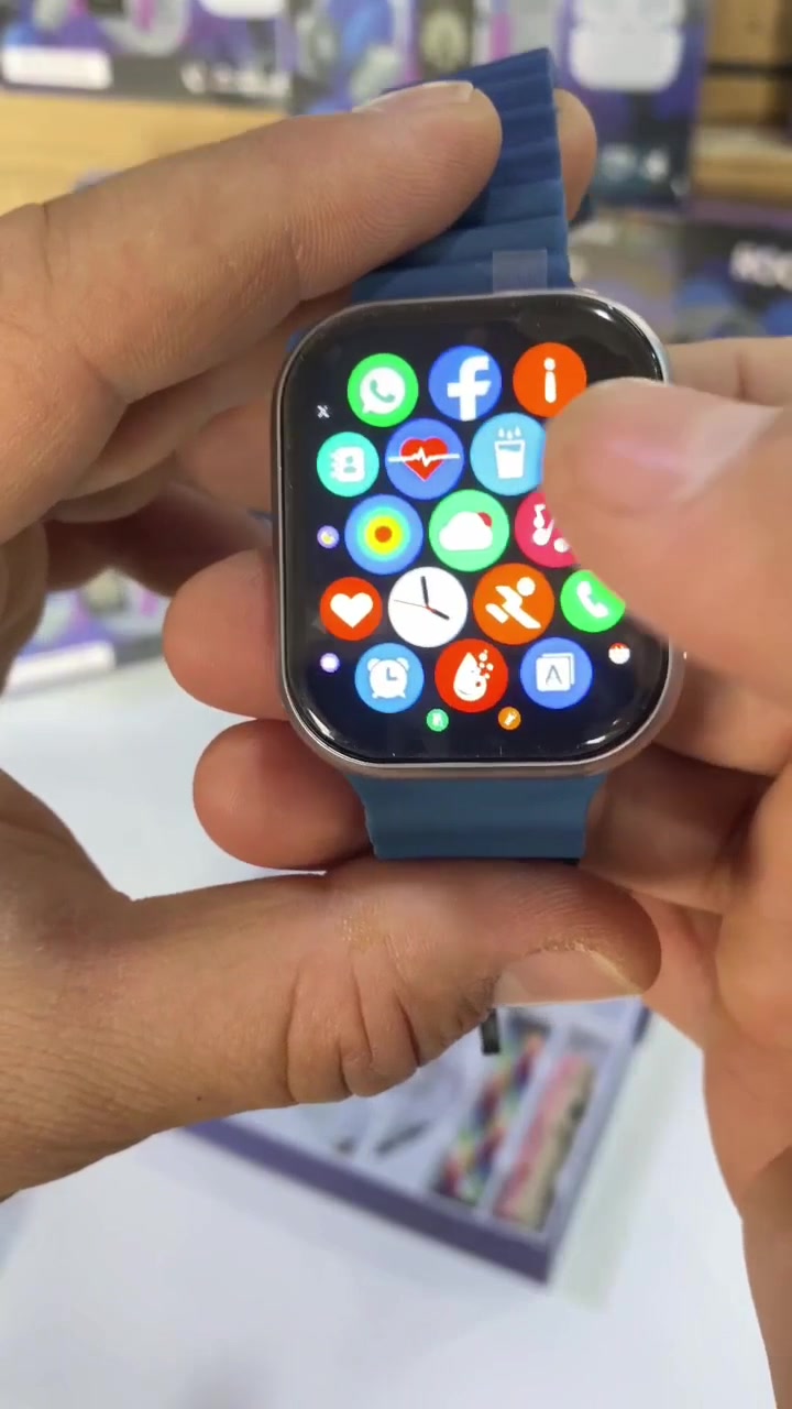 بوكس ساعة لمس وسماعة وايربود موديل Z-3437

ROCK-450 Smart Wristband + TWS Earbuds – سوار ذكي مع سماعات لاسلكية

سوار ذكي عملي يجمع بين شاشة كبيرة عالية الدقة وسماعات لاسلكية بتصميم TWS داخل نفس العلبة، مناسب للاستخدام اليومي وتتبع النشاطات الأساسية.

• شاشة Ultra Large High Definition لعرض البيانات بوضوح

• يدعم الاتصال عبر Bluetooth (إصدار 5.3 في السماعات)

• قياس عدد الخطوات والسعرات الحرارية والمسافة

• أوضاع رياضية: مشي، جري، ونط الحبل

• استقبال إشعارات المكالمات والرسائل

• سماعات لاسلكية تدعم اللمس للتحكم بالمكالمات والموسيقى

• إمكانية استخدام السماعات بشكل منفصل أو معًا (TWS)

الساعة الذكية:
• نظام التشغيل المدعوم: Android 5.0 فأعلى / iOS 9.0 فأعلى
• البلوتوث: Bluetooth 4.0
• نوع البطارية: Lithium Polymer
• نطاق درجة الحرارة التشغيلية: ‎-10°C إلى 50°C
• الحساسات: مستشعر تسارع إلكتروني

السماعات اللاسلكية:
• إصدار البلوتوث: 5.3 + EDR (استهلاك منخفض للطاقة)
• تردد البلوتوث: 2.4GHz
• مدى الاتصال: 15–25 متر
• سعة بطارية علبة الشحن: 300mAh
• سعة بطارية السماعة: 30mAh لكل سماعة
• وقت تشغيل الموسيقى: 2–3 ساعات
• وقت المكالمات: حوالي 4 ساعات
• زمن الشحن: حوالي 1 ساعة
• جهد الشحن: 5V

محتويات العلبة:
• ساعة ذكية ROCK-450
• 4 سوارات
• زوج سماعات لاسلكية TWS
• علبة شحن للسماعات
• كابل شحن
• دليل استخدام