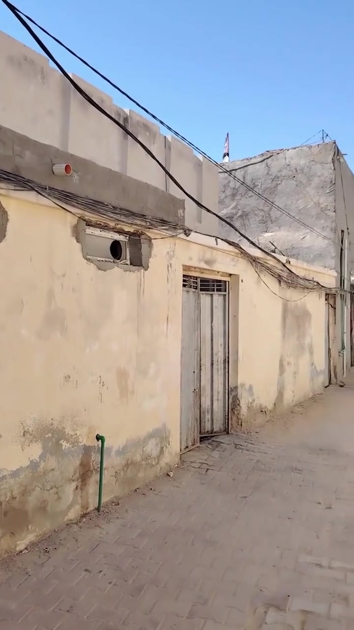 #مكلف بالنشر 
السلام عليكم 
بيت البيع طابو صرف مساحه ٢٣٤ متر وياه مشتمل 

📍موقع البيت بشارع مرقد محمد بن حنفيه و قرب مركز شرطه
التفاصيل اكثر اتصل ‏‪***********‬‏
او مراسله صاحب البيت ذو الفقار العذاري
