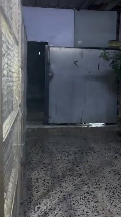 🏠 للبيع بيت سكني مميز
طابو صرف 

📍 الموقع: كفاءات العبيدي قرب العيادة 
واجهه 7ونص نزال 20 

📐 المساحة: 150 متر
📏 الواجهة: 7 متر
🏢 طابقين كاملين
✨ البيت نظيف جداً وجاهز للسكن

🔹 الطابق الأرضي:

• مطبخ
• استقبال
• صالة كبيرة
• غرفتان
• حمام داخلي
• حمام خارجي
• كراج كبير يتسع لسيارة

🔹 الطابق الثاني:

• 4 غرف
• صالة
• حمام

📞 للاستفسار والتفاصيل: يرجى التواصل ***********.
