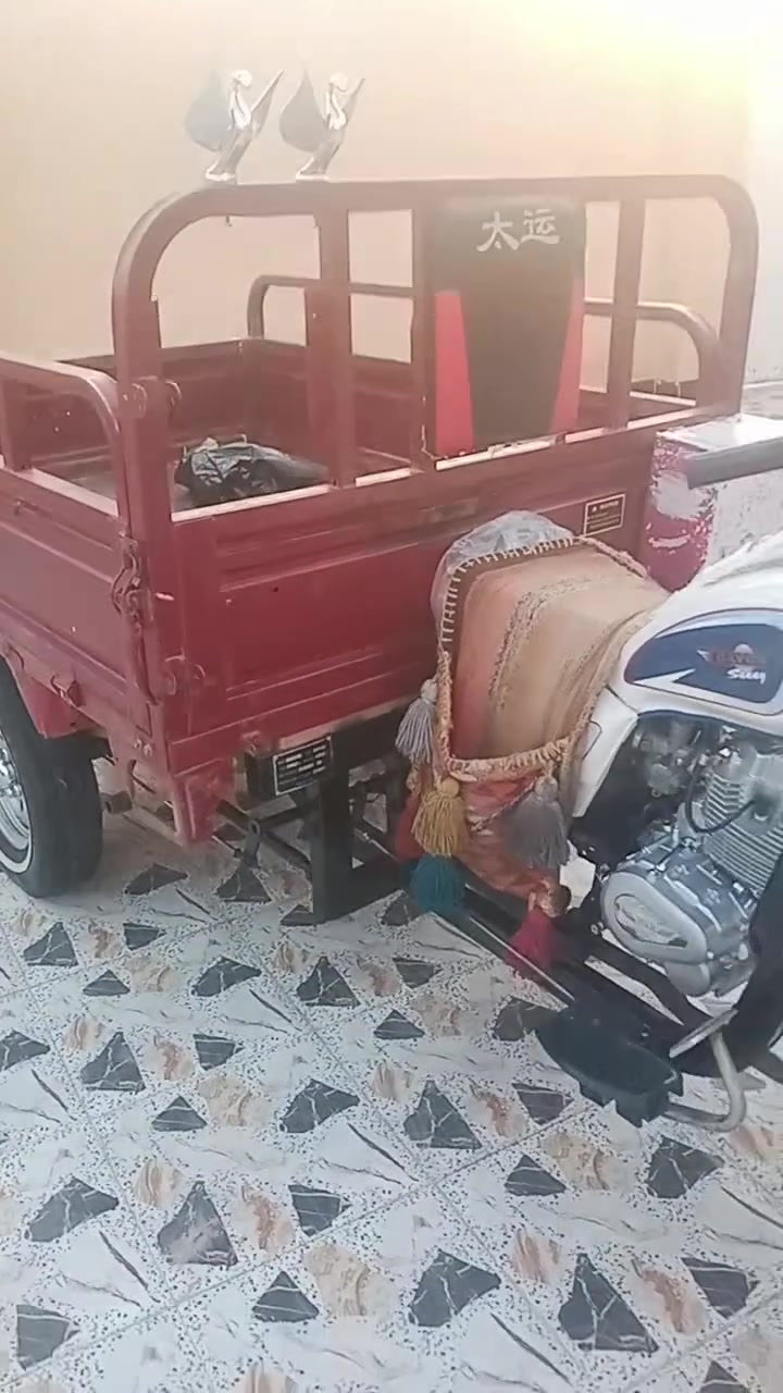 سلام عليكم للبيع ستوته 20 اوراق ستوته نضيفه مكينه ما مفتوحه عوزه بس تفيلس تواير جددد كدام عينك مكان الناصريه قضاء للبطحاء. ***********
