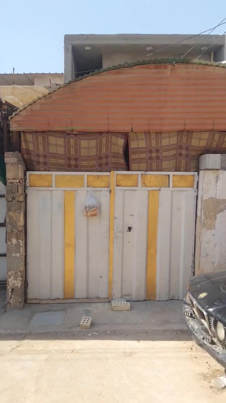 سلام عليكم بيت البيع الحسينية منطقة السكلات 15البيت 100متر طابقين 3غرف نوم واستقبال ومطبخ وصحيات طابو ملك صرف البيت بناء بلوك مخدوم مي كهرباء مجاري تبليط سعر53مليون  هاتف ***********
