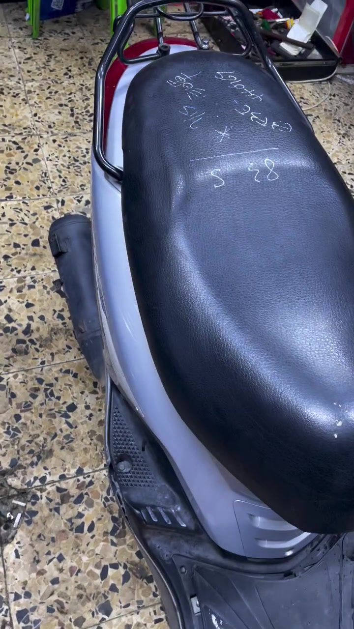 سلام وعليكم
درجه بريز بغبغاء 
مكينه ممفتوحه بلاديه
درجه شلعه معدل تخبل 
ناعمه بل مشي 
تشغيله بكل وكت نكره
درجه كله بلاديه مملعوب بيه 
منضفيره ومكينه
بيه زلون 
 رقم تلفون *********** بي وتساب 
مكاني حي تونس 
نقوصاته هورن واقيه مال صالنصه واير كيلو متر بس ذني 
سعره ٩٠٠ وبيه مجال لشراي
