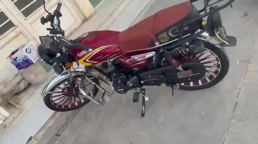 السلام عليكم مكلف بل نشر دراجه ٢٤شكل ٢٥دراجه جديده نضيفه ماشيه ٦الف كلها شغاله من طول للطول سعر دراجه ٨٠٠بيها مجال رقم صاحبها ***********اتصل او وتساب صاحب دراجه
