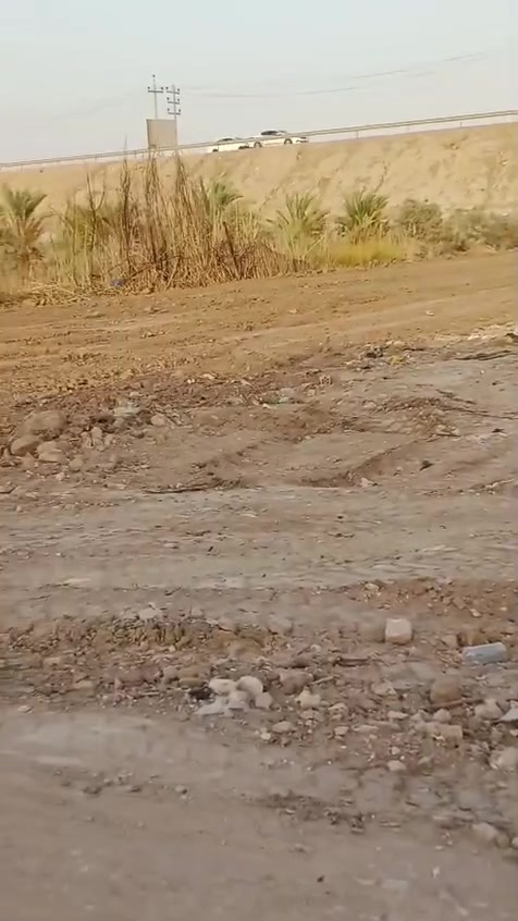 📣 أرض للبيع 200 متر / مقابل مجسر الإسكان - مجاور القابلوات.
تبعد عن طريق ياحسين 500متر
كاملة الخدمات (كهرباء بالباب + مجاري متوفرة + موقع مميز) وجاهزة للبناء فوراً.  
📲 الشرّاي يتصل على: [***********] زراعي
