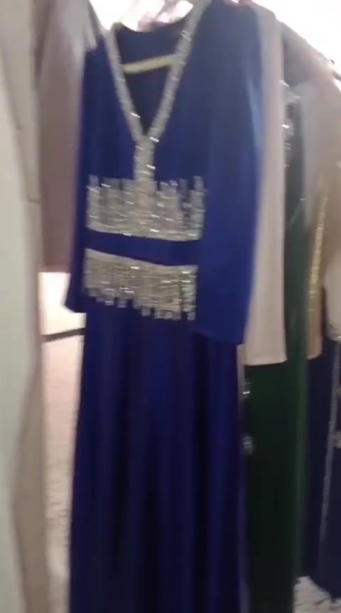 للبيع • ملابس
