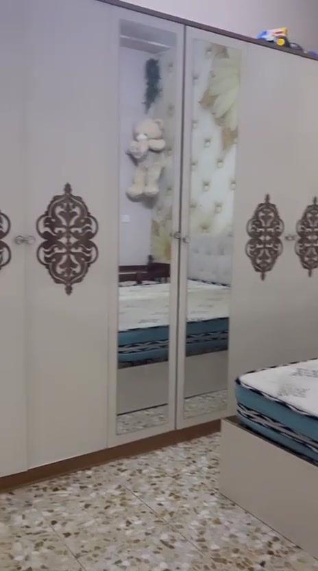 غرفه نوم للبيع بسعر 250بعد بيه مرايه وكومدي مال جربايه جديدات العنوان بغداد حي الاعلام للاتصال على هذا الرقم ***********
