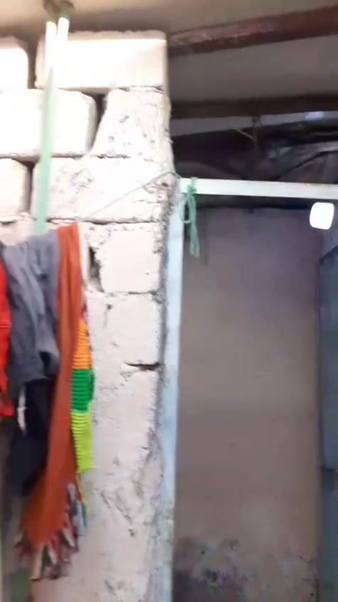 بيت تجاوز للبيع غرفتين وديوانيه وهول وحمام داخل الغرفه حمامات 2 العنوان قبله حي الشهداء قرب سوك الجبير  مجاريه ويه الطابو  مساحته 150
السعر 11 وبي مجال قليل لتواصل واتساب ***********
