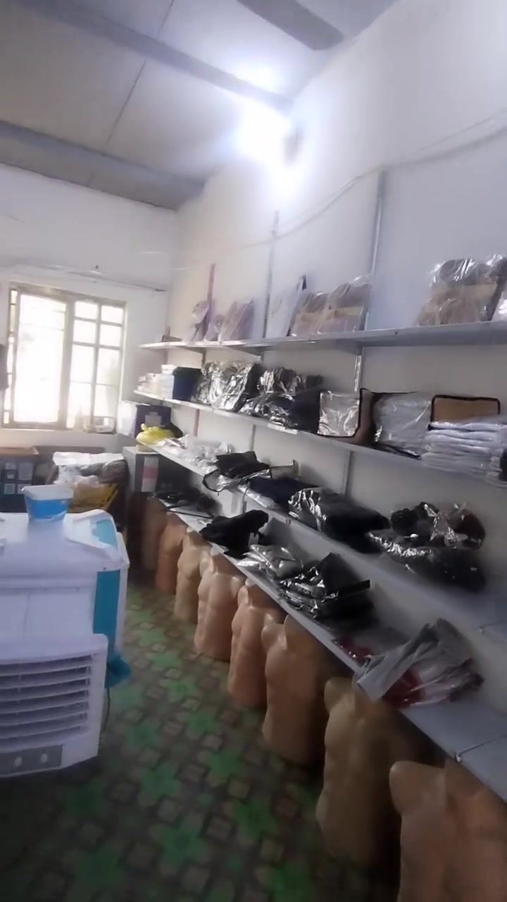 للبيع جام خانه محل الارتفاع ٣ متر والعرض ٢ونص كامله نضيفه جديده السعر ٣٠٠ وبيها مجال للشراي
رفوف محل عدد ٣٠ رف للبيع
على ٦ الاف الرف للشراي بيها خصم العنوان سوق الاسكان الصناعي مدخل السوق مقابل الشارع العريض البدراني للزي العربي هاتف *********** ابو عبد الله البدراني
