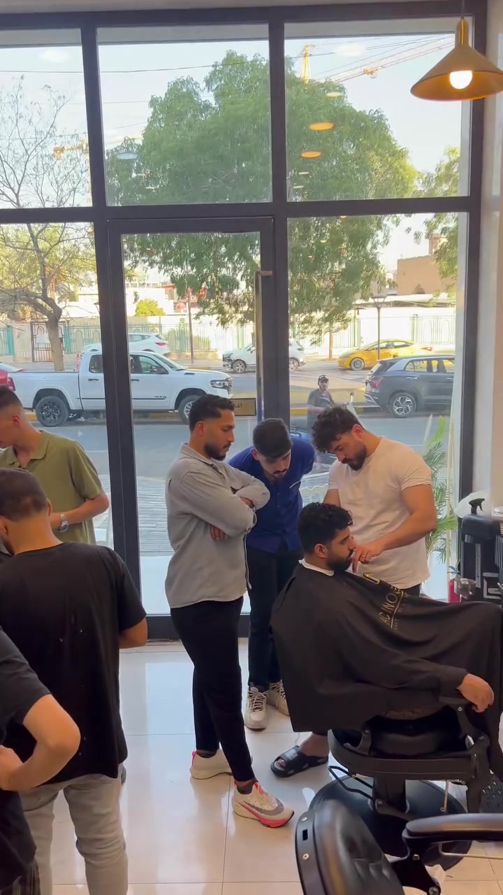 سلام عليكم صالون ms بحاجه إلا لكوافير ذو خبر عاليه 💈💇🏻‍♂️بنضام ايجار عنوان الصالون اليرموك اربع شوارع مقابل جامع شواف 💇🏻‍♂️💈تواصل ***********
