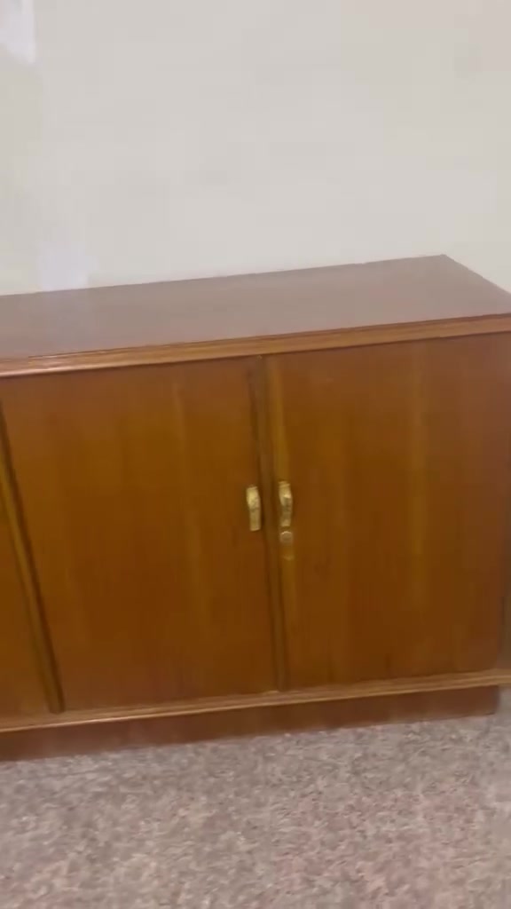 سلام عليكم بوفيه للبيع مستعمله نضيفه قطرةكسر مابيها وخشبها تكمه
العسر 250 
الاستفسار عل رقم ***********

