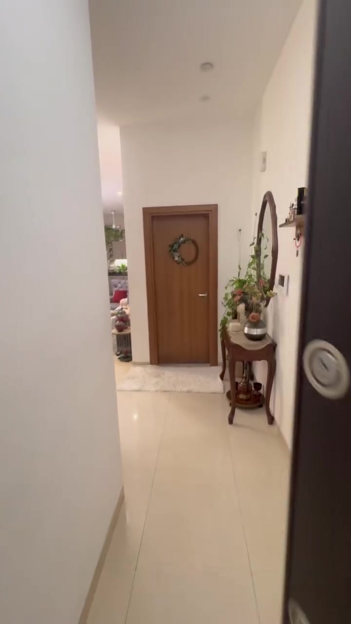 شقه حديثه مودرن طابق ثاني للايجار 🏠

مساحة الشقه 202 متر

تحتوي الشقه
.مدخلين
.صاله
.مطبخ بارد/مطبخ حار
.هول
.غرف نوم عدد 2
.حمام كبير

الشقه تسلم فارغه غير مؤثثه ‼️‼️

عنوان الشقه المنصور الداودي محله 611 📍

السعر 900 دولار 

للحجز والاستفسار *********** واتساب ✅
