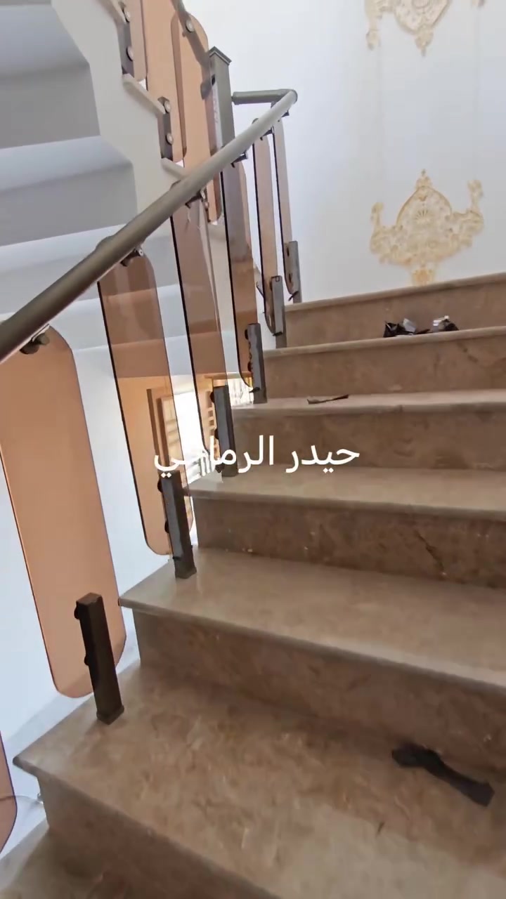 اللهم صلي على محمد وآل محمد 
من انتاج معمل حيدر الرماحي 
تم تنصيب محجر زجاج .10ملم نضام بابات لون عسلي 
 ارجو ان ينال اعجابكم 
***********
