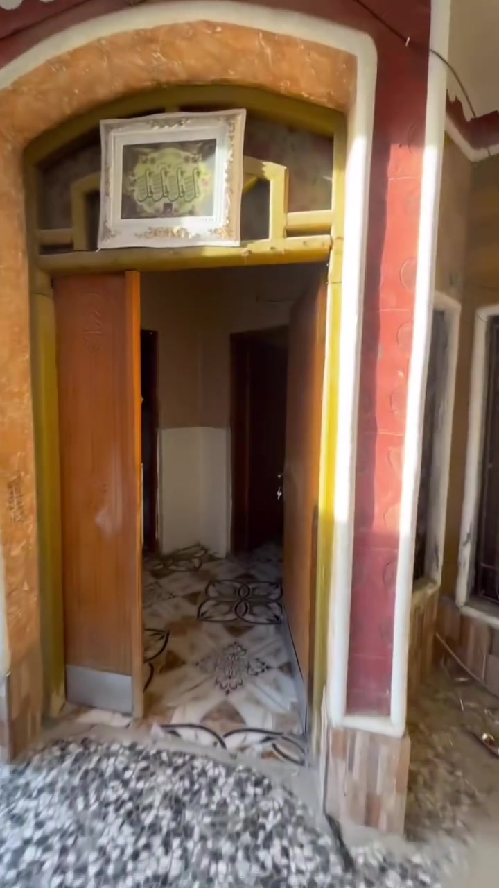 بيت للإيجار بحي الاصدقاء مساحه 200 متر
غرفتين وصاله واستقبال ومطبخ وصحيات 
الايجار 600 الف قفل شامل الكهرباء والماء
للاستفسار : ***********
