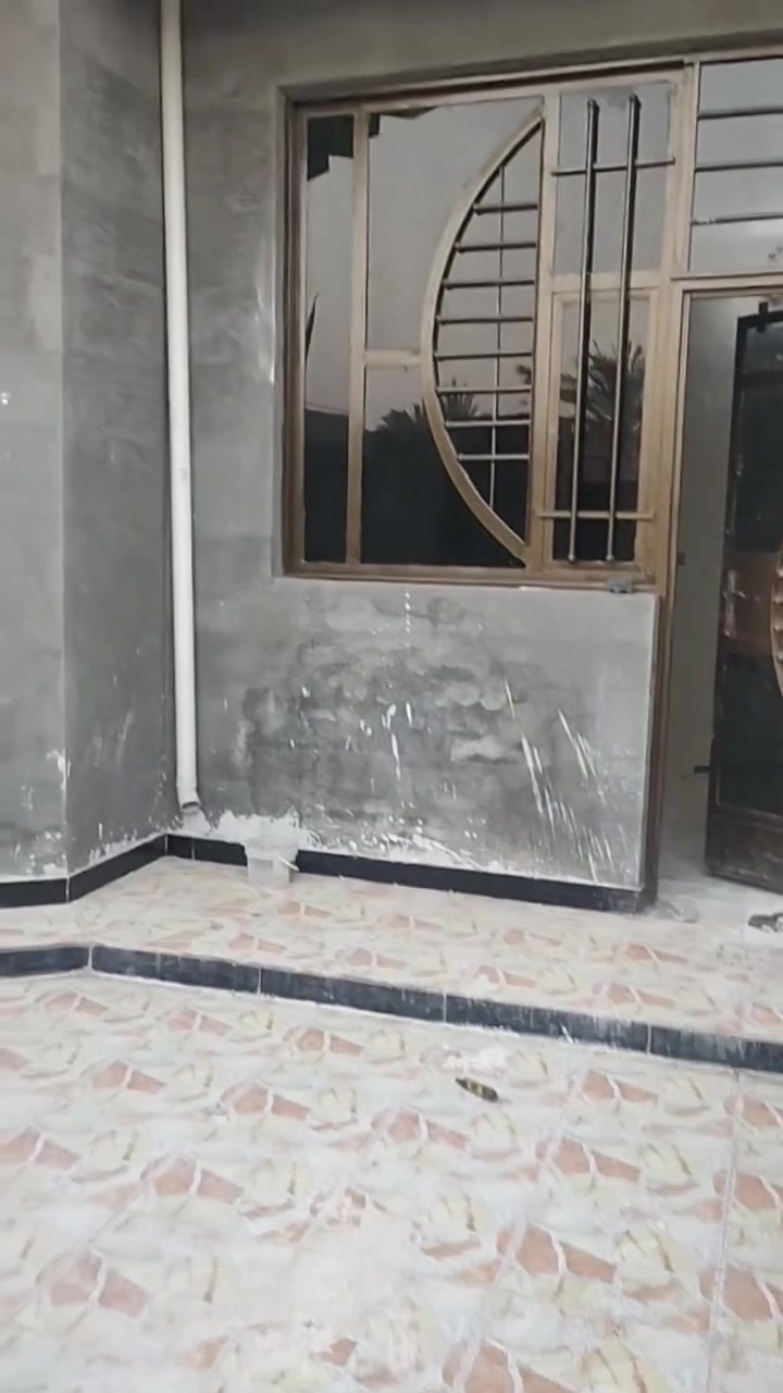 يا الله 

السلام وعليكم 

عندي بيت للايجار مساحه160 متر طابق ارضي 

بي غرفتين نوم صاله مطبخ ستقبال حمامات 2واحد بلمنور وثاني بصاله طرمه 

موقع مقابل استراحه المسافر 
 
مواصفات البناء طابوك +ارضيه بورسلين مطبخ سيراميك +الاستقبال ديكور مغربي +حمامات سيراميك+ منضومه تغطير سبالت+ ازاره 10 سانتيم كل البيت حتئ طرمه بيت حلو ومرتب

ملاحضه البيت بناء جديد مامسكون من قبل
الاتصال علئ رقم ***********
