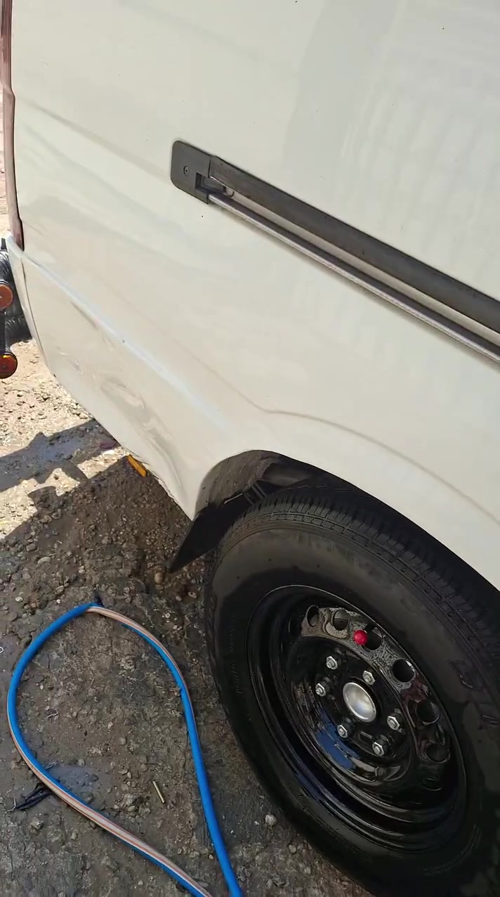 سلام عليكم جنبي h1 للبيع بيه قطعتين صبغ رقم شاصي باتكمه سعر ٩٥ بيه مجال حق الجيه سنويه ٢٩ بسمي شرط التحويل مكان بغداد الحريه ***********
