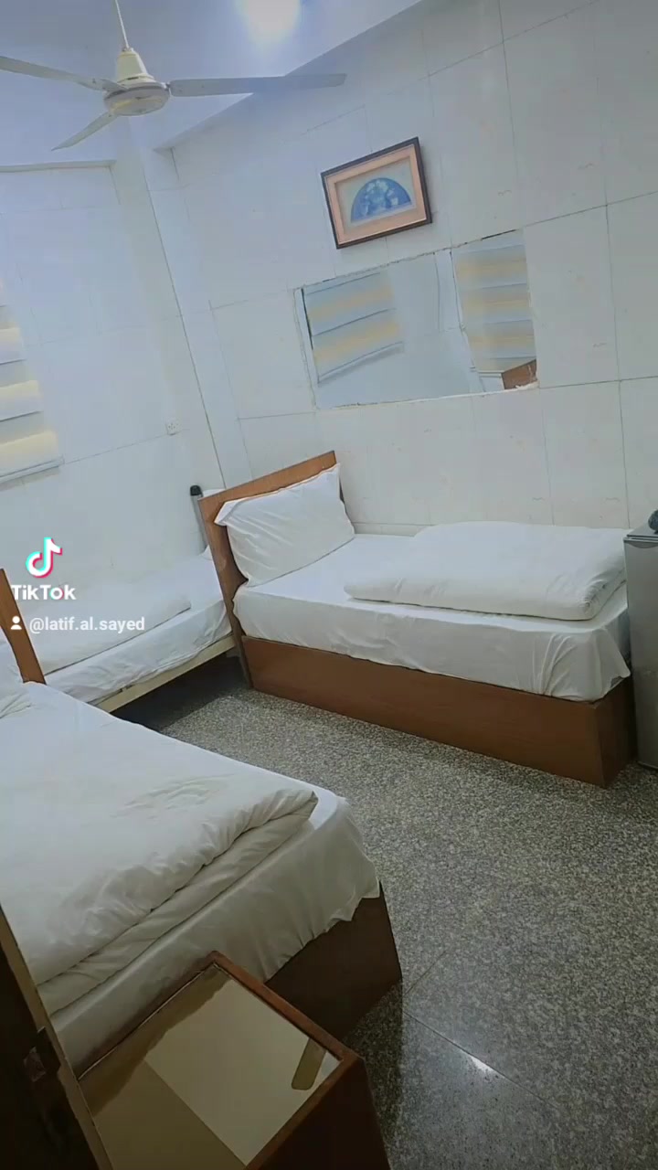 متوفر فندق للحجز اقسام داخليه جاهز منظومه حريق سلم طوارئ مجهز سبالت كهرباء مولد على مدار 24 ساعه للحجز والاستفسار اتصل على الرقم ***********
