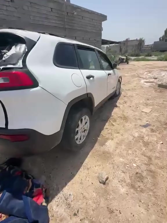 جيب بزون مديل 17
حادث 
رقم بغداد باسمي 
مكان السياره بصرة 
السعر 40 ابيع فقط رسميات 
***********
