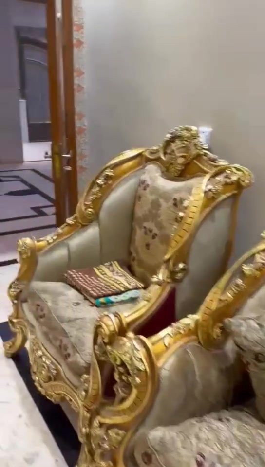 سلام عليكم تخم ١٠ مقاعد  مصري البيع  سعر خاص *********** 🤎 مع غرفه هم مصريه
