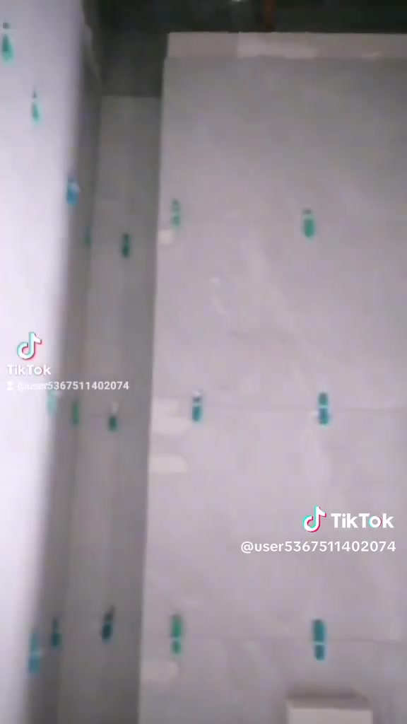 السلام عليكم خلفة سيراميك شغل درجه أولي أشتغل لوح 120×60 أو أكبر بالماده الاصقه
وأشتغل تصفير ارضيات شغل هندسي *********** متفرغ حاليا
