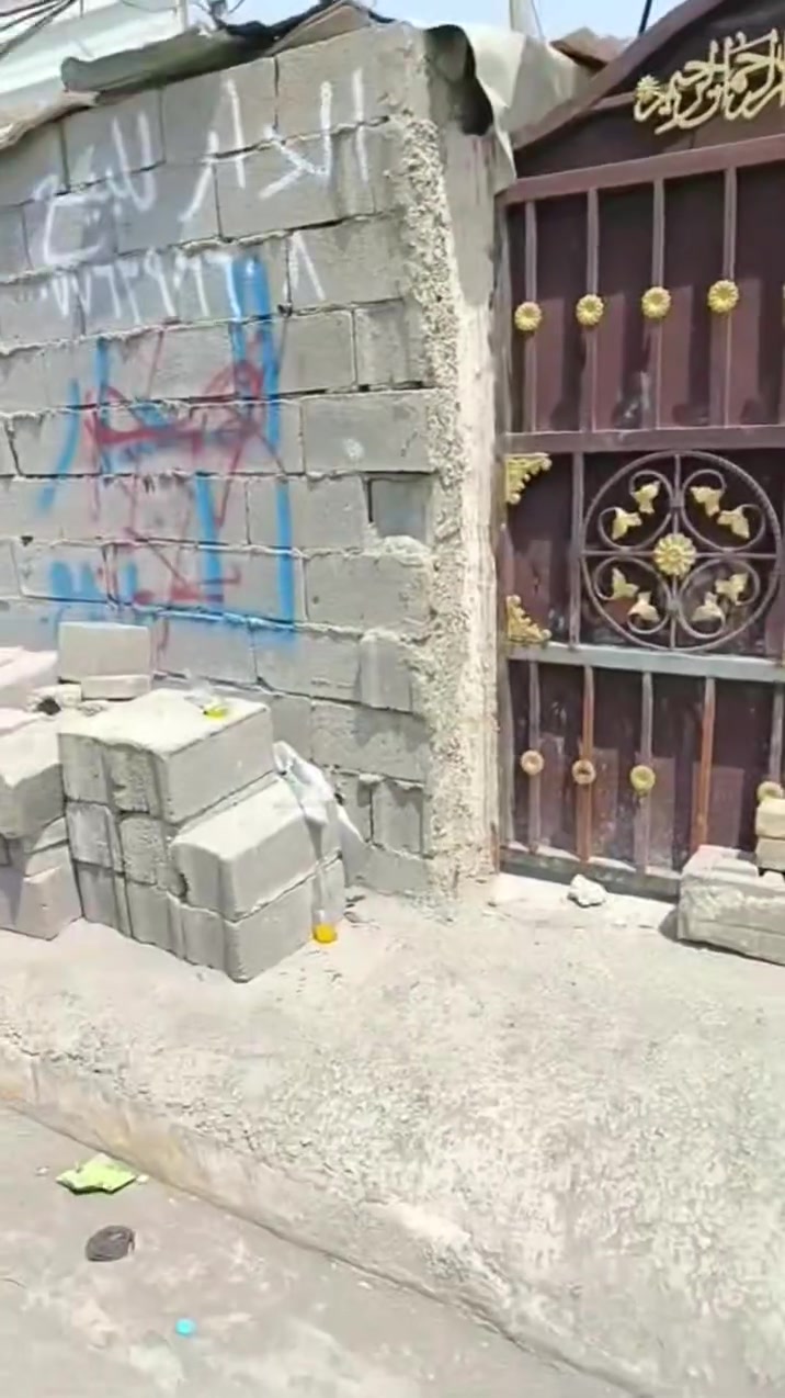 السلام عليكم بيت ع شارع العام تقاطع علاوي السود 
التفاصيل بل فديو السعر 18 مليون الهاتف ‏‪***********‬‏
