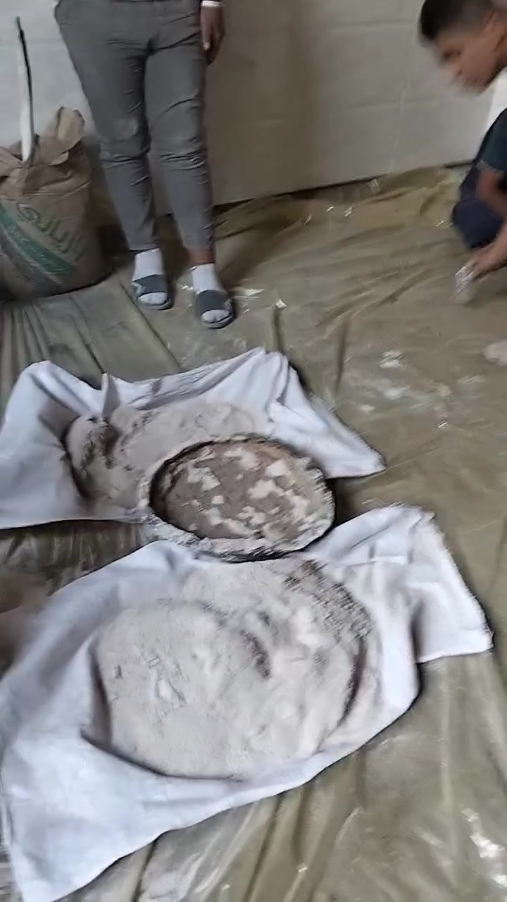 اعجاب او متابعه فضلا وليس امرا 

فحص الجص قبل العمل ضروري ينطيك قوه ونسابيه بالعمل تابعوا منشوراتنا وعلى طول الصفحه خلفات بياض وجص كادر  ابو نرجس المبيضجي  ***********
