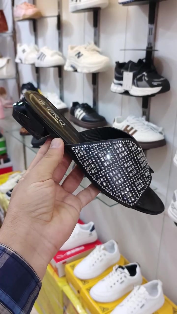 #شوفيلي_الجمال_ونزاكه 😍
إرتفاع 2cm الدبان طبي 
كوالتي عالي
متوفر فقط بالألـوان المعروضـه
_القياسات 37 38 39 40 41
‏‎للحجـز أرسال صورة الموديل 📩الى الصفحة 
________________
‏‎ الانستكرام 👇🏻
‏‎‏ #koka_shoes_star
_____________________
‏‎الفيـس👇🏻
‏‎#احذية_كوكه 
——————————-
‏‎العنوان :- كربلاء طويريج _نهاية سوق النساء
‏‎يوجد توصيل داخـل المحافظه والى جميع محافظات العراق🌹
