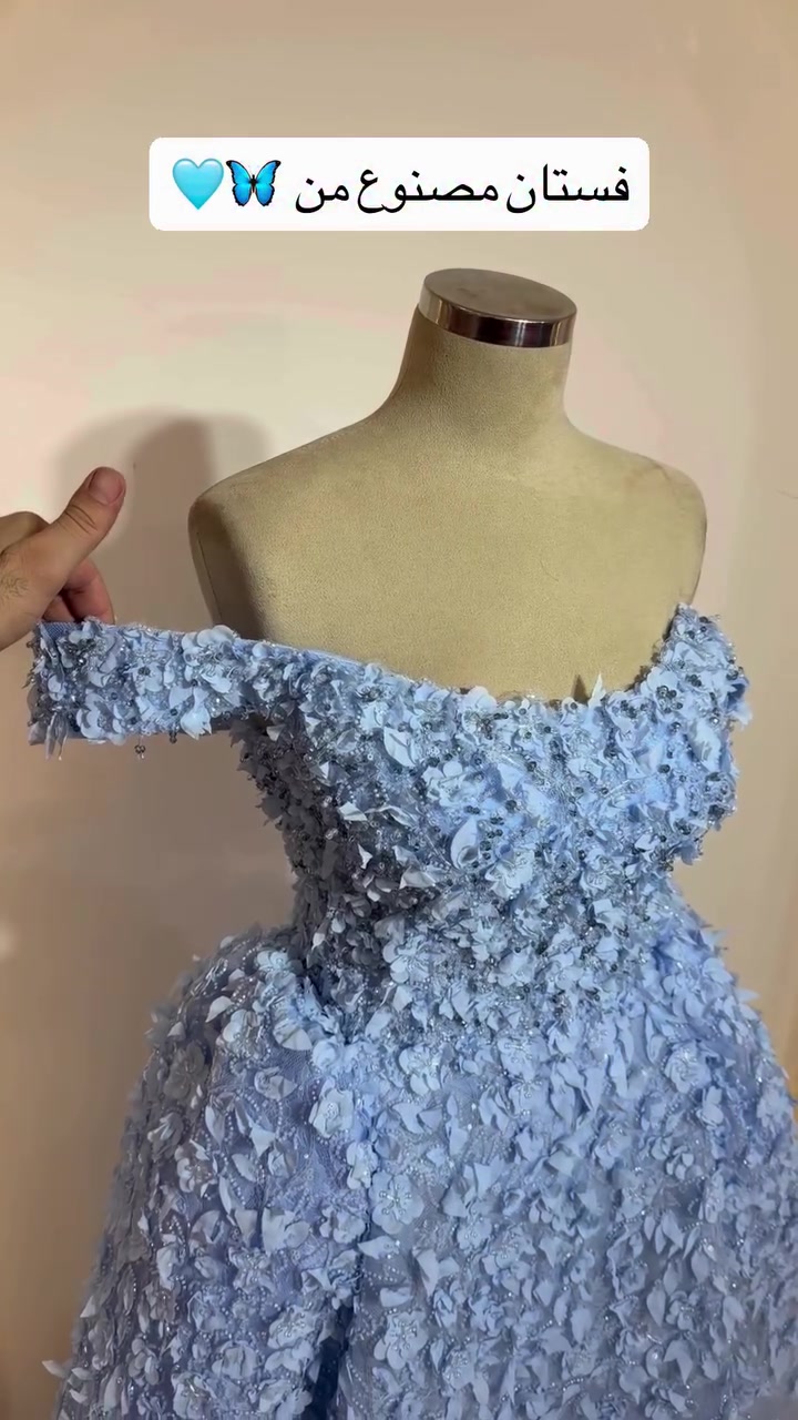 

نص مكتوب في الصور:
- 💙🦋 فستان مصنوع من