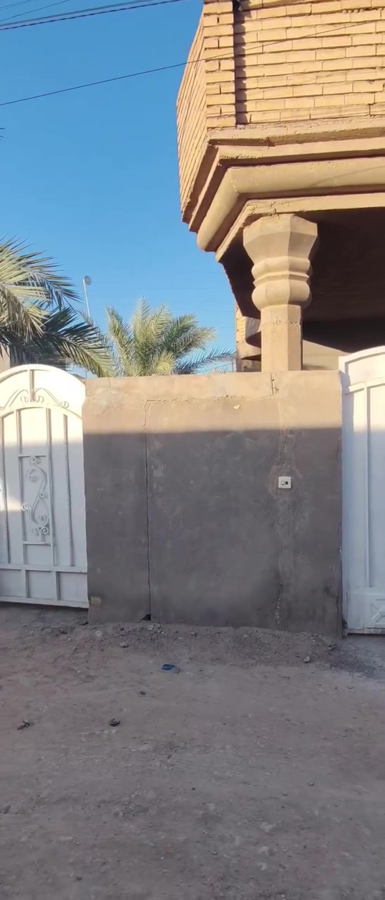 سلام عليكم بيت للبيع 

مساحه 400متر تحت البناء 200متر
بيت جاهز للسكن وجديد ومرتب
خدمات. ماء وكهرباء ومجاري ومدارس 
البيت سند 25تحويل اسهم بسم المشتري
ويصلح سكن وحسينيه يبعد عن طريق الزوار 200 
عنوان البيت كربلاء طويريج منطقة ملبيج الفرع مقابيل الطاقه
متوفر لدى مكتب سما الفردوس للعقارات 
عنوان المكتب طريق كربلاء طويريج خدمي الزوار عمود 334
للتفاصيل اكثر اتصل
***********وسام ال كميش
*********** مختار الاسدي الاسدي
