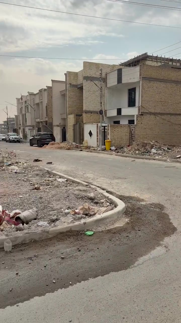 سلام عليكم قطعة ارض للبيع 🪬

المساحه 200 م واجه 10 نزال 20الرستميه 

الاستثمار حي الخليج اول فرع بضهر شارع 12

السعر 150،000

للتواصل مع صاحب القطعه مباشرةً
الاتصال ***********
