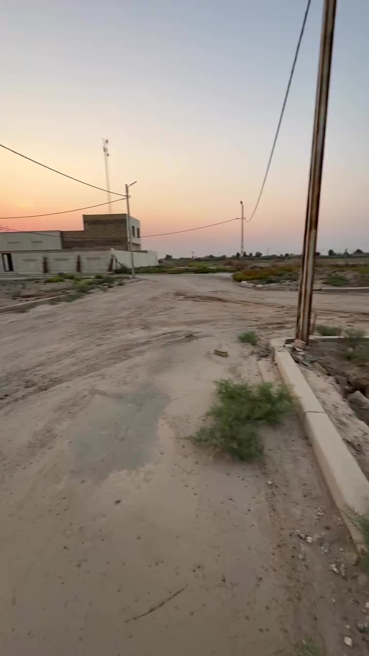قطعه على طريق دغاره قرب مطعم واثق داخل مدينة الروان السكنيه
زراعي سند 25 وبسمي مشموله  بتطويب

مساحتها 245 متر ركن على شارعين وباني بيها بتلو درجه اولى شغله
لمجمع خدمات كامله بي حتى مستوصف ومدرسه راح يبنون بي

السعر 25 
***********

ملاحضه 200  متر 

صافي و 45 حديقه وكراج سياره

