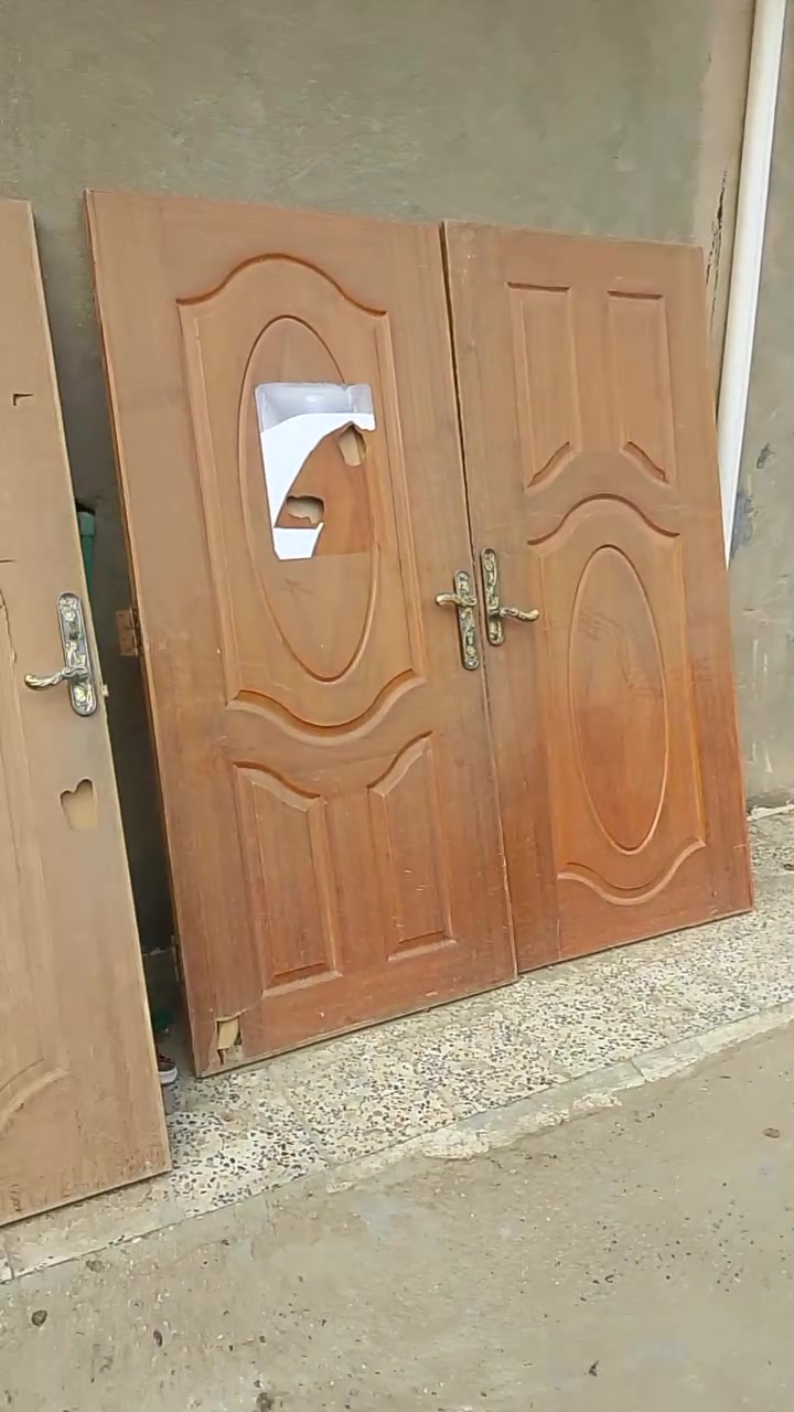 4 بيبان خشب • 4 بيبان في بي سي • قرب جامعة بابل