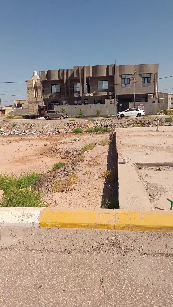 قطعة ارض ١٠٠ متر عامود ١٤٧ مجمع السيده رقيه***********
