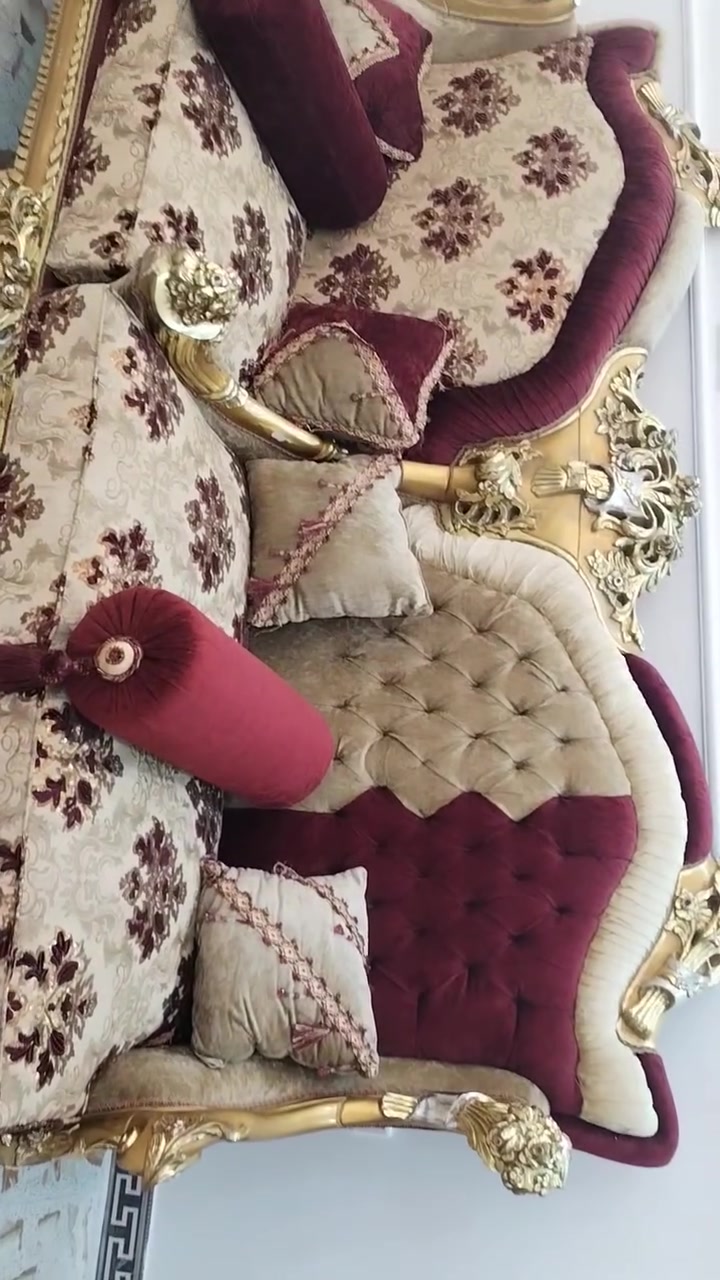 السلام عليكم تخم مصري درجه اولى نضافه أكثر من 80 التخم ١٢ مقعد ٤كراسي.و٢قنفات رباعيه مع 3طبلات ضخم جدا لاسفنج مالته كلش قوي والقماش نضيف محافظ عليه بغداد ***********بغداد

