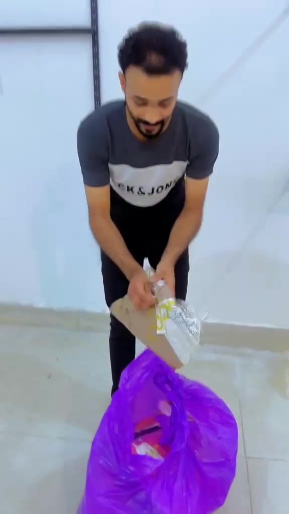 تراك بناتي فقط.. 5.. الف. مجمع دوبه. شارع عشرين. مجمع الملكه. مجاور صالون رمز الجمال وكيك الضحى.
