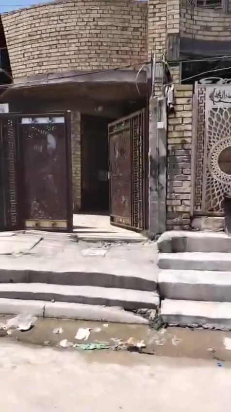 السلام عليكم متوفر بيت للبيع 100م بناءً جديد درجه اولى بالضباط خلف حلويات حجي حسن قرب ساحة سيد شلشل مطلوب قرض صندوق  لإسكان السعر 100 وبي مجال مع القرض مطلوب 15مليون تسديد بالشهر 175  بدون قرض سعره 85 وبي مجال
***********
