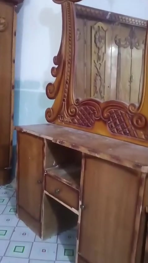 هاي غرفة نوم للبيع ٢٥٠وبيه مجال قليل المكان الامام عون الصالحية كربلاء الشراي يتصل البيع مستعجل ***********
