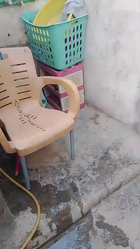 سلام عليكم  بيت  البيع مساحته 75 بل عصافير مقابيل عماره 43الاستفساراكثر رقم الهاتف ***********
