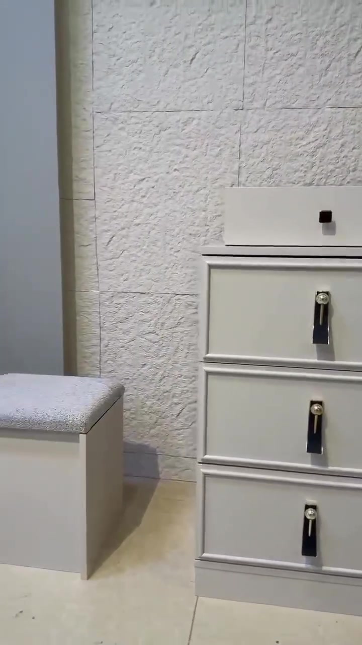 غرفة نوم ايفور ابواب 10 قطع معمل اصلي درجة اولى📢

نفس الصورة بالضبط💯
برغي وجوي حديد
سرير جك خزان 
انارة ذاتية 
نقوش بروفيل درجة اولى 
تقاطيع مميزة 
نرمايد هيدروليك 
سكك ثلاث مراحل  
نقوش  درجة اولى ✅
متوفرة بلون فيزون  ✅

قياس الكنتور مع الملحق 360سم✅
ارتفاع الكنتور 220سم✅

سرير 180 *200 ✅
ارتفاع السرير 145✅ 

كومدي 50سم  ✅

ميز تواليت عرض 130سم✅ 
ارتفاع الميز تواليت 180سم✅ 
درور عرض 55سم✅ 
ارتفاع الدرور 100سم✅ 

مراة قيافة 150*40سم ✅ 
 
السعر مليون 800 الف دينار عراقي💰
الحجز استفسار وتساب ***********
