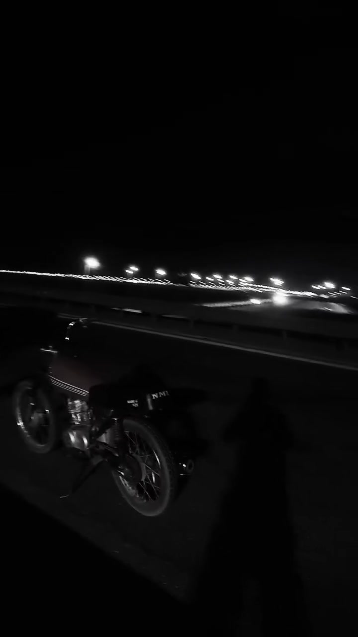 سلام وعليكم للبيع دراجه ادوات مكفوله من لسرقه مكينه نامه ناعمه لا صوت ولا دخان ولا تنقيص ماناقصها شي دراجه نهضه وسرعه خير من الله كلجات جدد تانكي جديد ويلات جدد  دبلات شغاله كابريته جديده تاخذها كبل للشارع ماناقصها شي السعر 350 مستعجل على بيعتها مكاني بصره تنومه رقمي ***********
