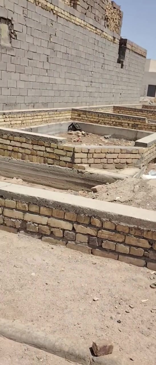 السلام عليكم ورحمة الله بتلو للبيع مساحه 200متر كامل الخدمات.. ميسان منطقة عباده قرب الحولي الاستفسار الاتصال ع رقم.. ***********.. .***********
