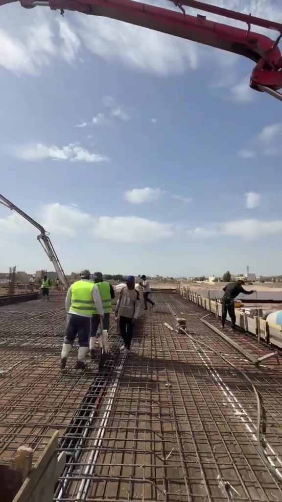 الحمدلله والشكر تم اكمال صب موقع حكومي استلام مهندسين بمساحة 1500 الف ونص متر و هاذا جزء من اعمالنا 

بإدارة وإشراف حيدر الشريفي 
***********
